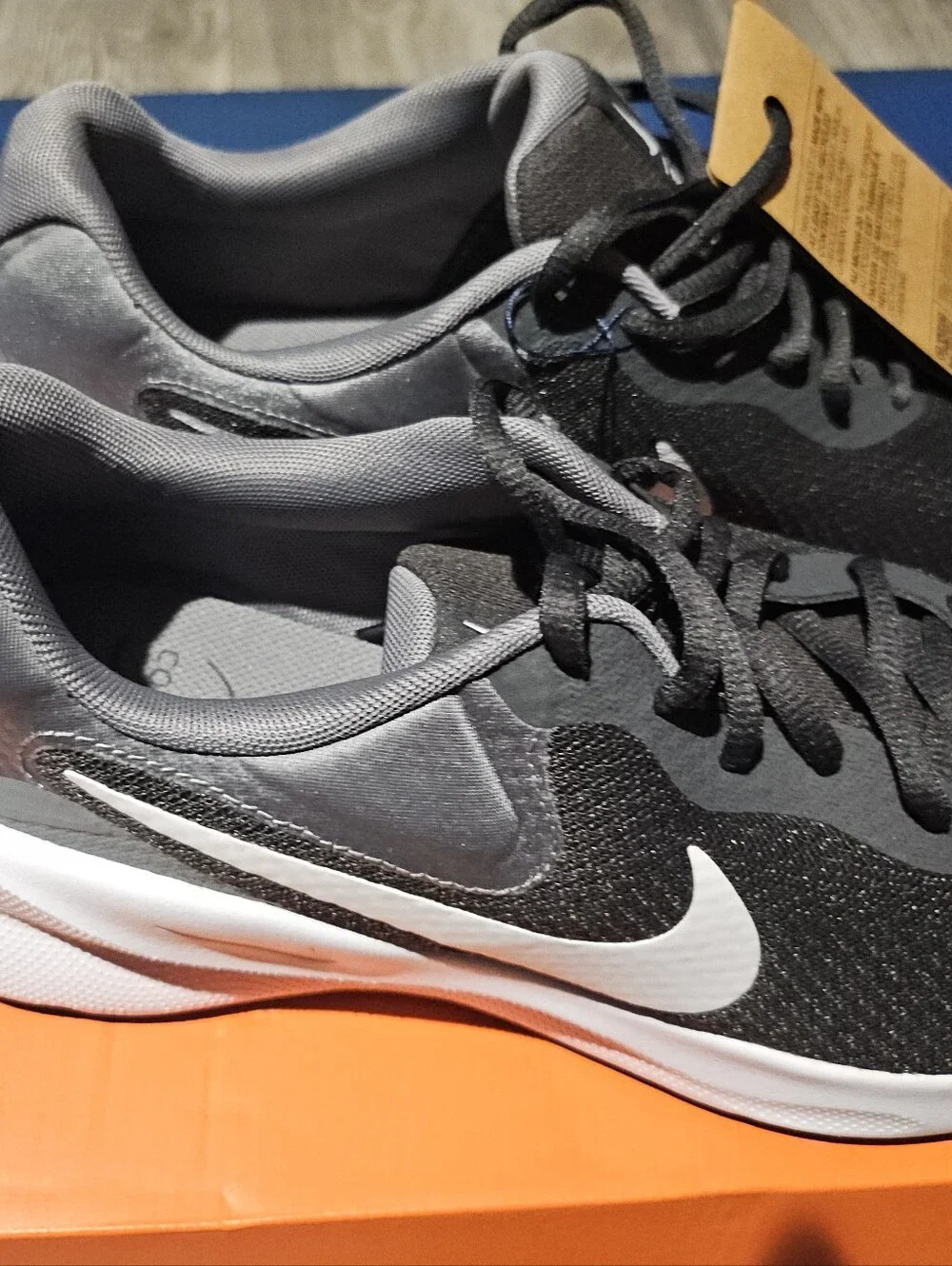 Nike Men's Black and Gray Low-Top Running Sneakers